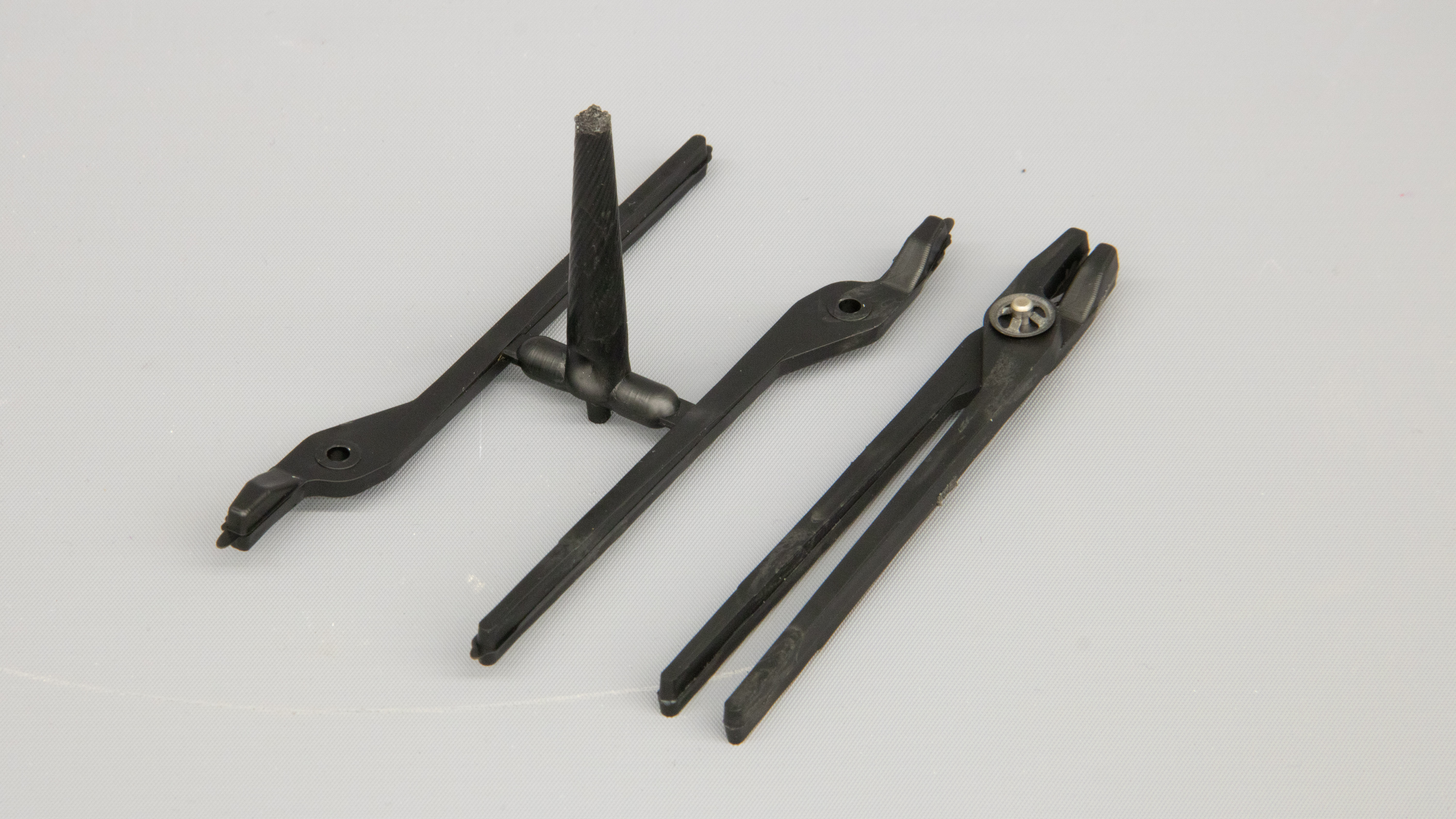 injection molded tongs with injection molding tree